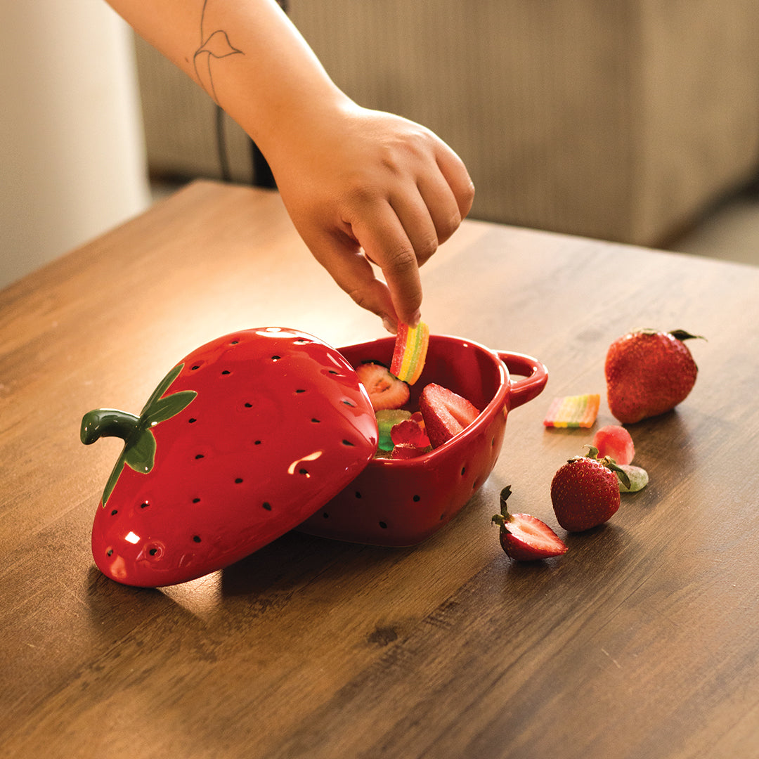 FIGURAL STRAWBERRY BRIE BAKER